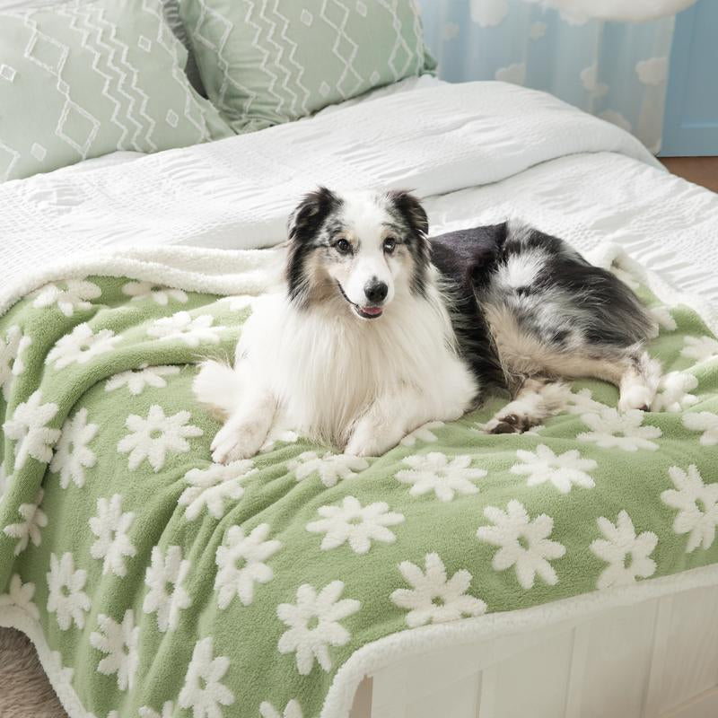 Lesure Waterproof Calming Pet Blanket -Ultra-Soft and Warm with a Waterproof Layer, for Indoors and Outdoors,Tailor-Made for Dogs, Cats, and Kittens