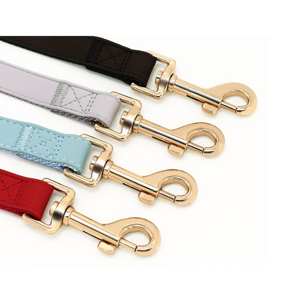 Arnés de cuero para perros personalizado